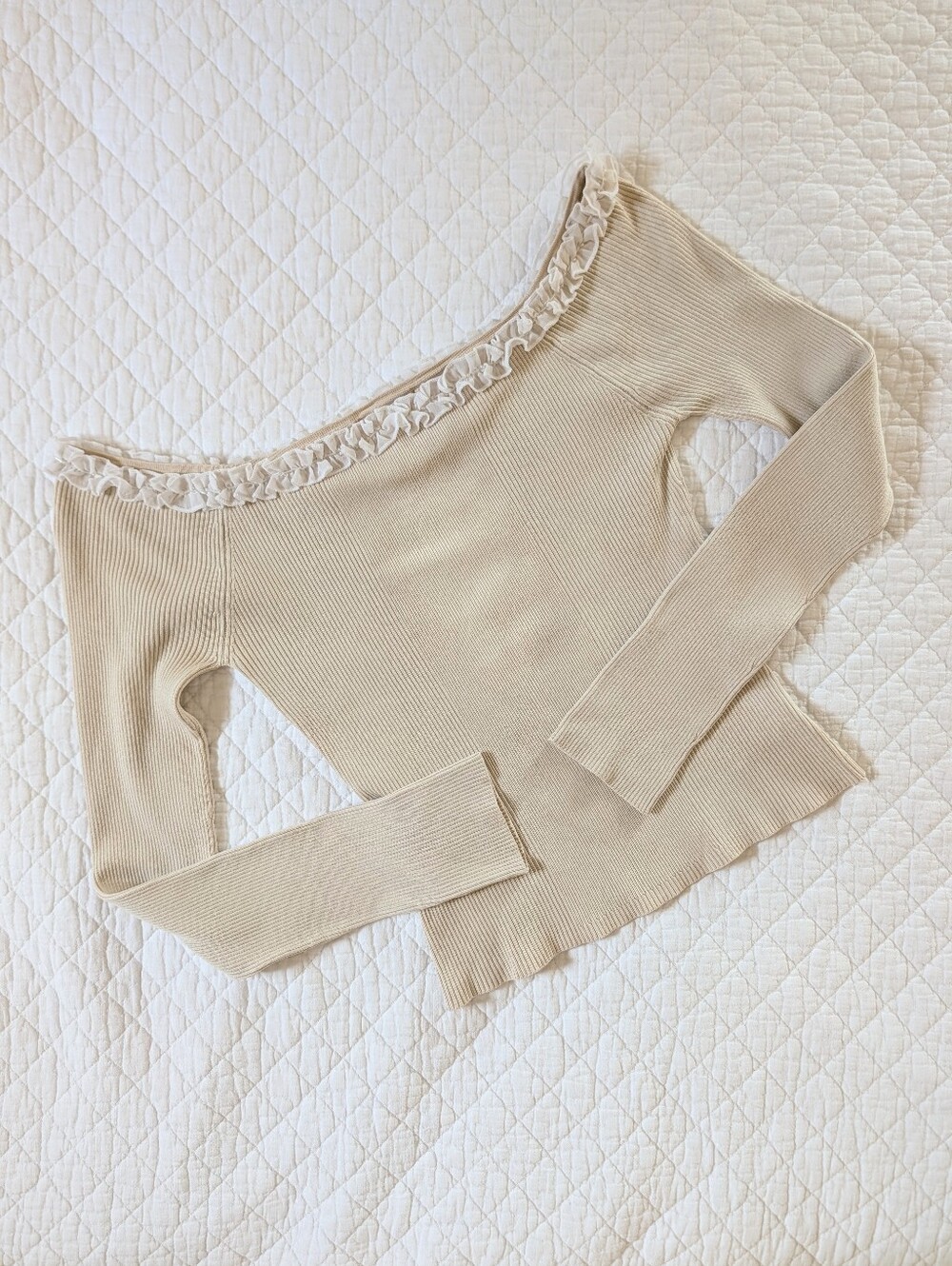 Vintage Cream Off-the-Shoulder Ribbed Sweater with Ruffle Trim